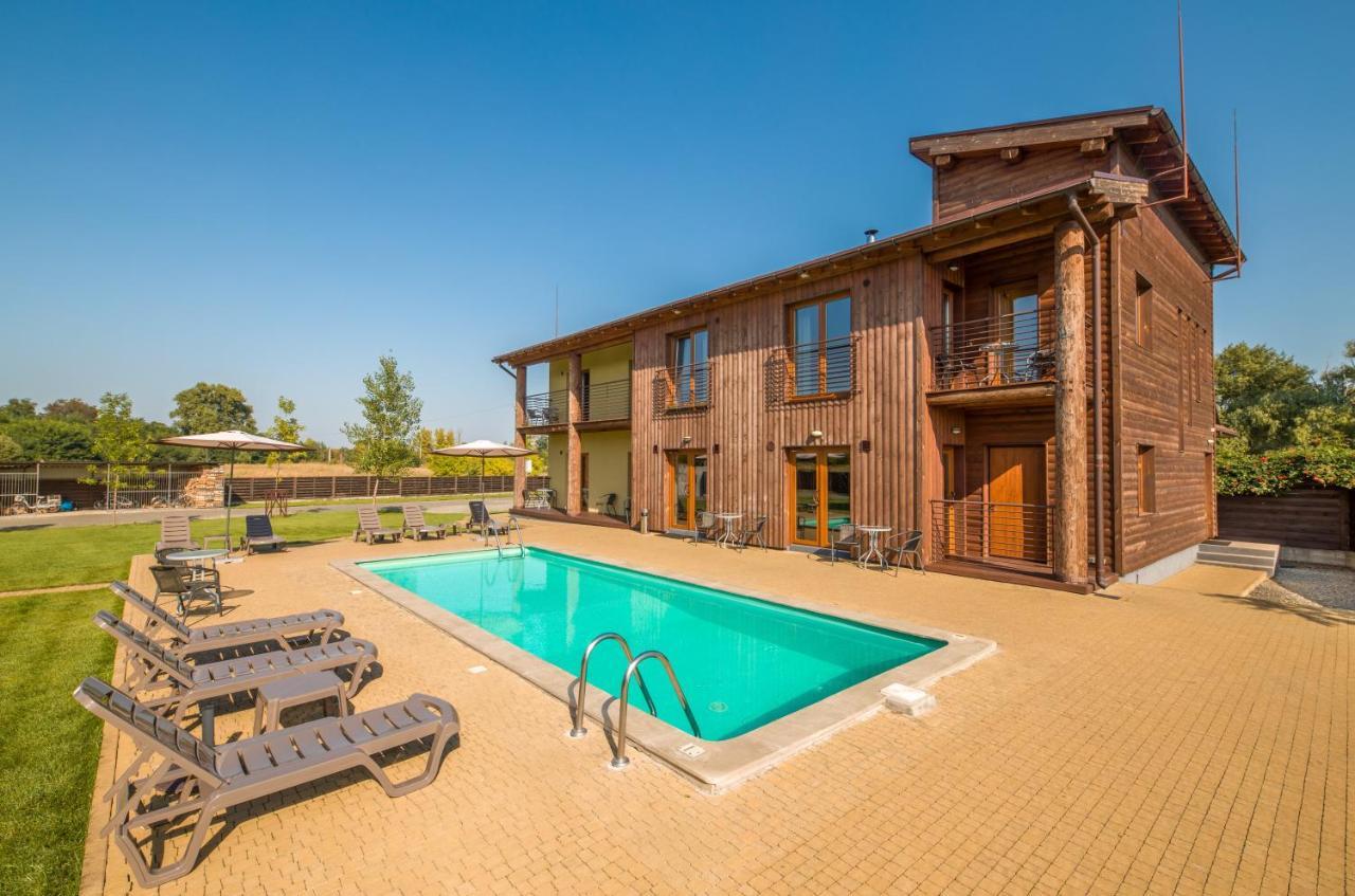 Eden Resort Yasnogorodka  Ngoại thất bức ảnh